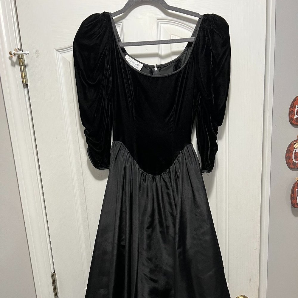 Vintage '80s Gunne Sax with Puffy 3/4 length Sleeve -  Black Velvet Dress - SZ 3